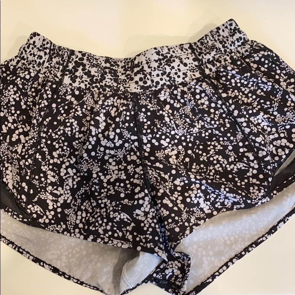 Lululemon hotty hot short sz 6